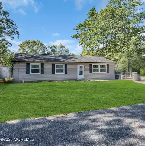 27 Coreopsis St, Browns Mills, NJ 08015