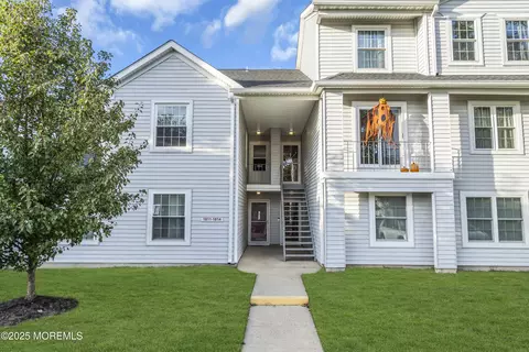 1813 Waters Edge Dr, Toms River, NJ 08753