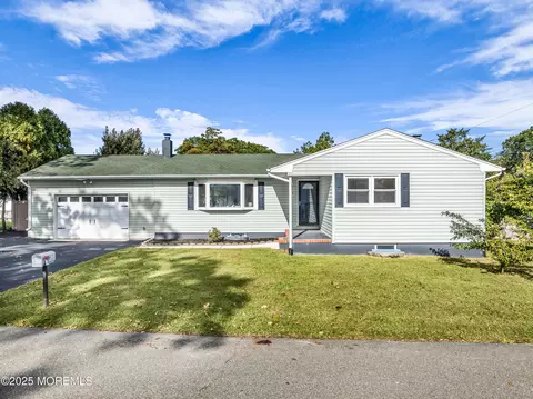 76 Maple St, Beachwood, NJ 08722