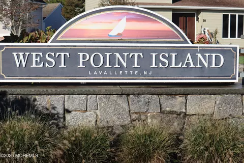 189 Pershing Blvd, Lavallette, NJ 08735