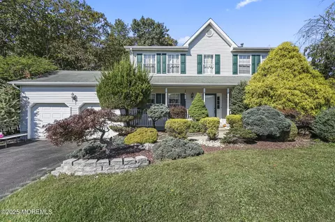 6 Huckleberry Ln, New Egypt, NJ 08533