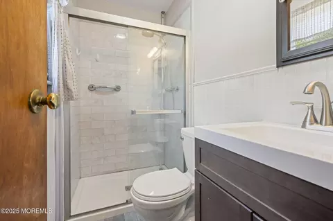 Bath - 34 Drexel Dr, Jackson, NJ 08527 photo 2 of 2