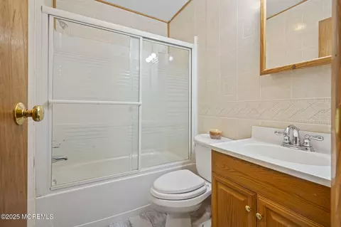 Bath - 34 Drexel Dr, Jackson, NJ 08527 photo 1 of 2