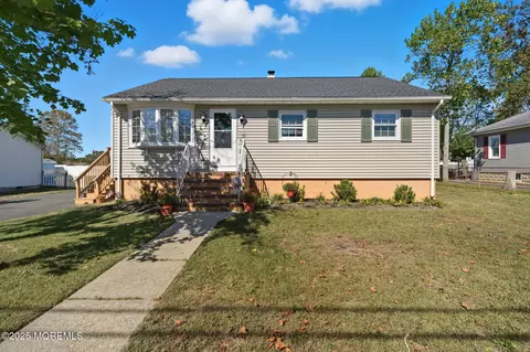 311 Pine St, Lakehurst, NJ 08733