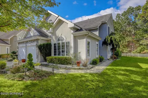 10 Sunningdale Ct, Jackson, NJ 08527