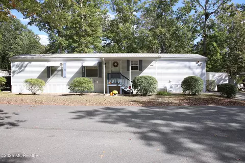 100 Cypress Ln, Barnegat, NJ 08005