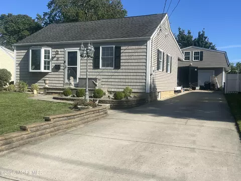 32 Villa Pl, Eatontown, NJ 07724
