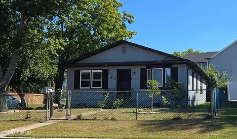 871 S Concourse Rd S, Cliffwood Beach, NJ 07735