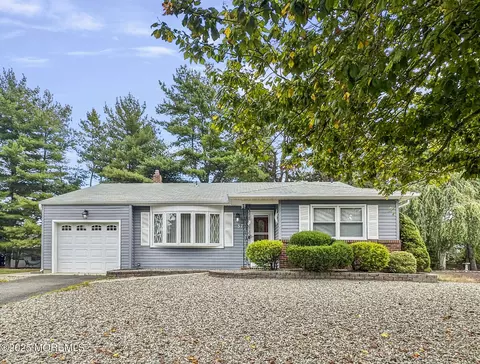 37 Brookfield Ct, Toms River, NJ 08757