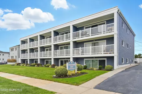 96 5th Ave #6, Belmar, NJ 07719