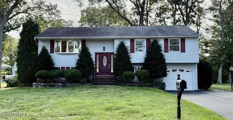 2 Susanna Ct, Toms River, NJ 08753