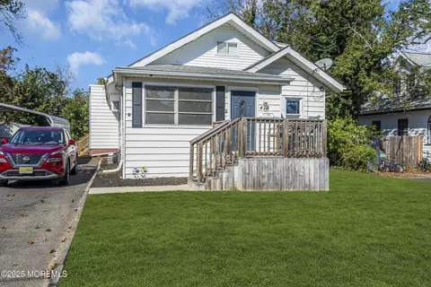 413 Pine St, Lakehurst, NJ 08733