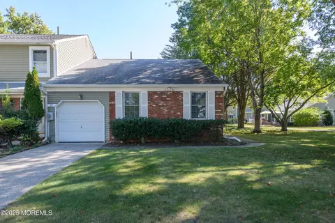 29 Oak Ln, Eatontown, NJ 07724