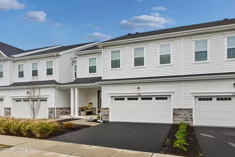 130 Woolley Ct, Oakhurst, NJ 07755