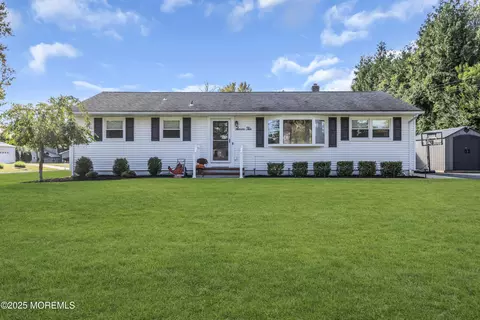 710 Dow Ave, Oakhurst, NJ 07755