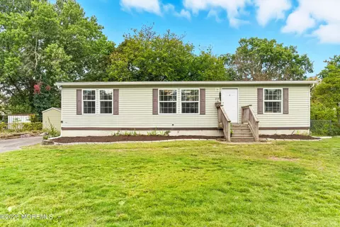 208 Longboat Ave, Beachwood, NJ 08722