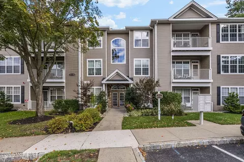 316 Saint Andrews Pl, Manalapan, NJ 07726