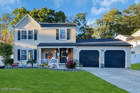 21 Bunker Hill Dr, Howell, NJ 07731