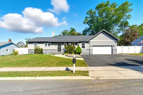 10 Marion Ave, Howell, NJ 07731