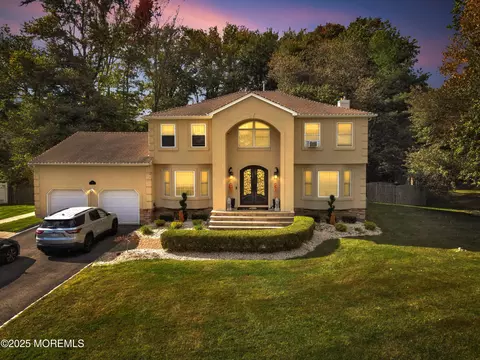 41 Longstreet Rd, Manalapan, NJ 07726