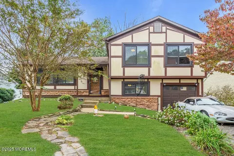 11 Midship Dr, Barnegat, NJ 08005