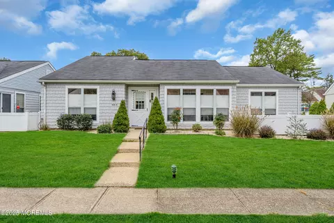 835 Liverpool Cir # B, Manchester, NJ 08759
