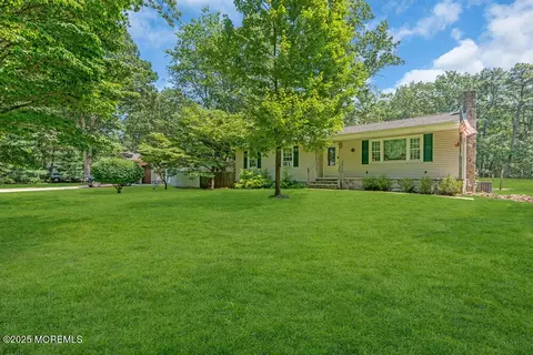 623 Cosy Ln, Jackson, NJ 08527