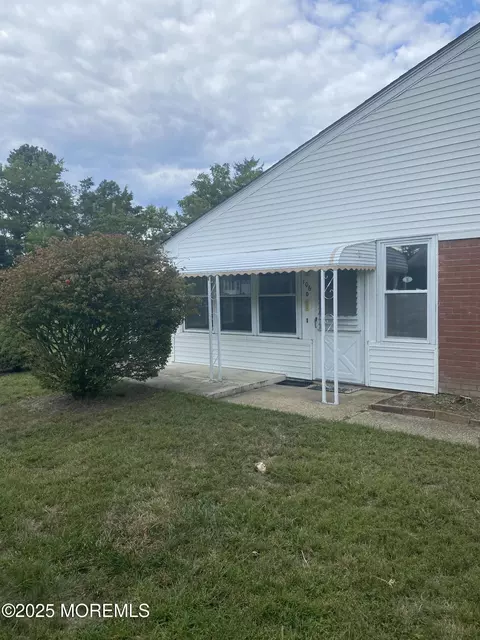 106 Hope Rd #D, Whiting, NJ 08759