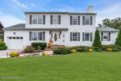 3 Harbor View Ln, Toms River, NJ 08753