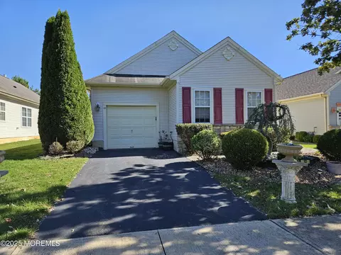 32 Gabriella Cir, Manchester, NJ 08759