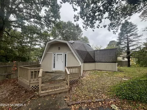 1016 Commonwealth Blvd, Toms River, NJ 08757