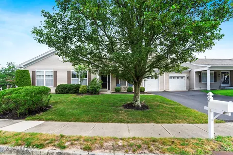 4 Greylawn Dr #A, Lakewood, NJ 08701