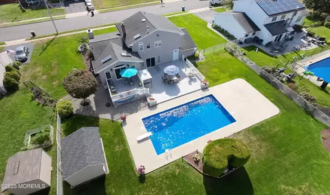 21 Shoshone St, Old Bridge, NJ 08857