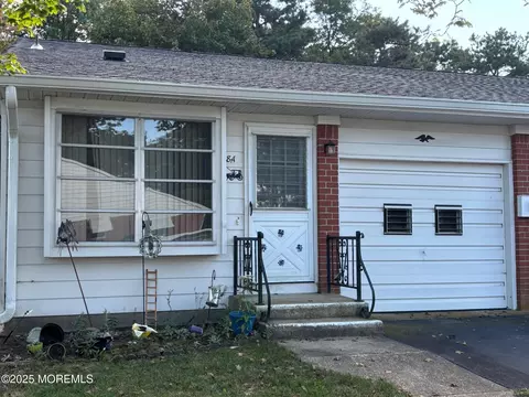 8 Lenape Dr #A, Whiting, NJ 08759