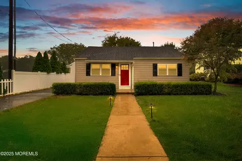 16 Irwin Ave, Freehold, NJ 07728