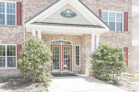 136 Sophee Ln, Lakewood, NJ 08701