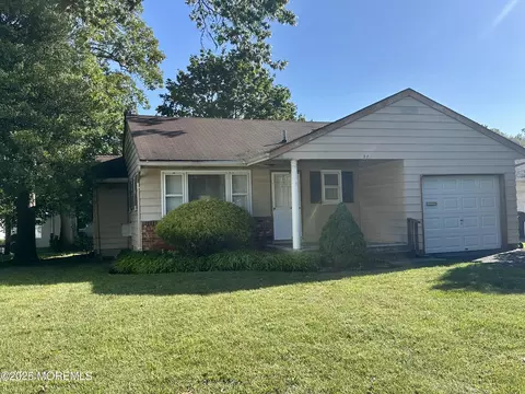 27 Coral Bell Holw, Toms River, NJ 08755