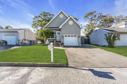 808 Beach Ave, Beachwood, NJ 08722