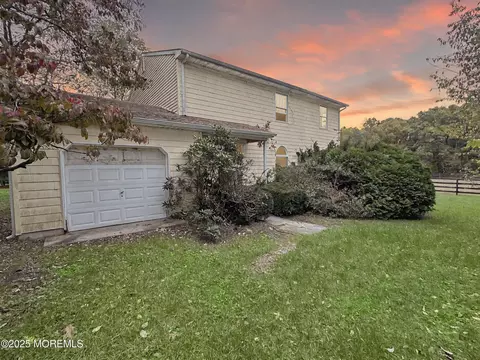 3 E Caines Dr, Cream Ridge, NJ 08514