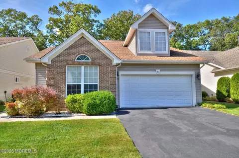 4 Symphony Ave, Bayville, NJ 08721
