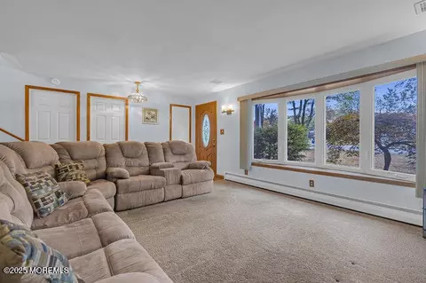 2 Ware Pl, Middletown, NJ 07748 photo 4