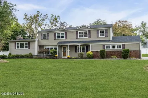 2 Ware Pl, Middletown, NJ 07748