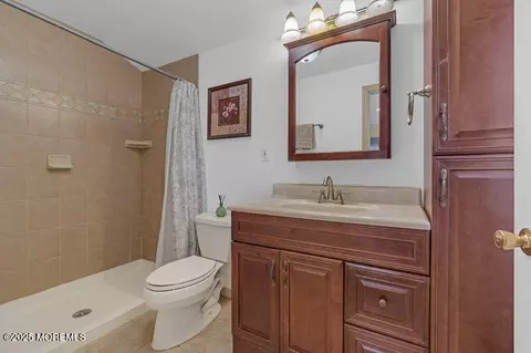 2 Ware Pl, Middletown, NJ 07748 photo 28