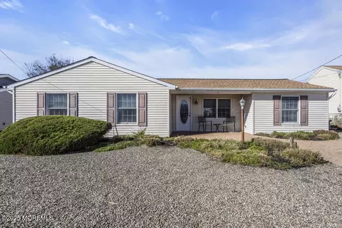 16 Davey Jones Way, Waretown, NJ 08758