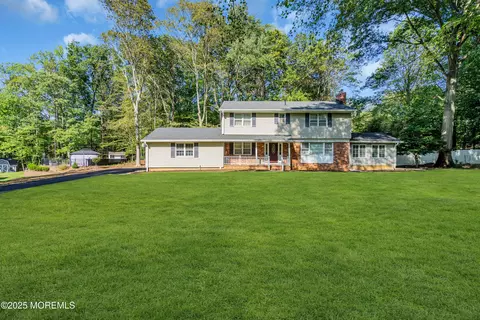 4 E Parkway Pl, Holmdel, NJ 07733