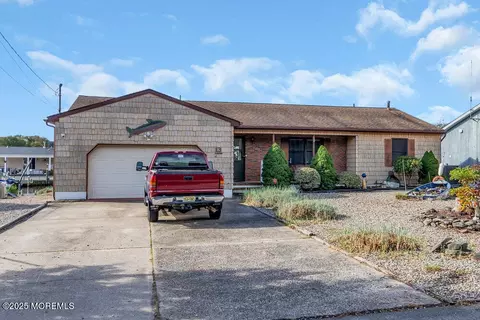 13 Parkers Point Blvd, Forked River, NJ 08731