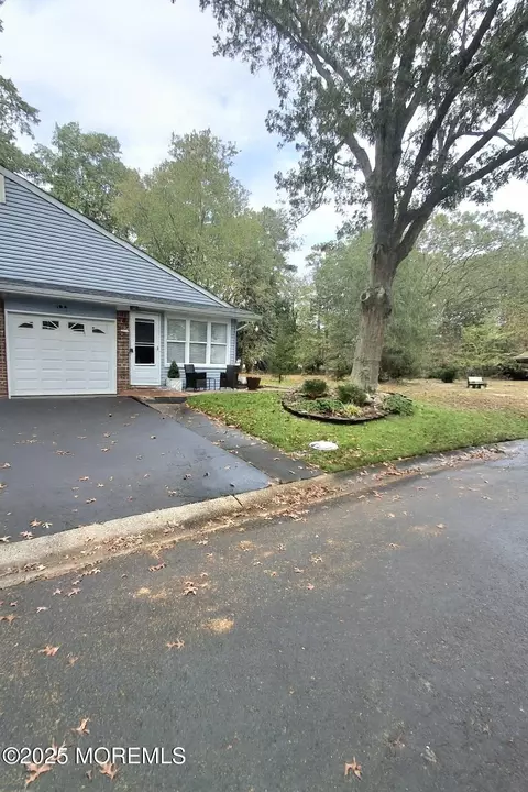 27 Crocus Ln #B, Whiting, NJ 08759