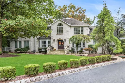 9 Joyce Ct, Manalapan, NJ 07726