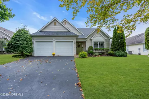 3 Round Valley Ln, Lakewood, NJ 08701