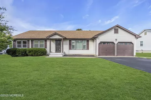 928 Goose Creek Rd, Toms River, NJ 08753